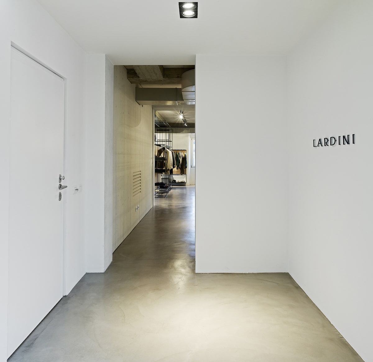 Progettazione showroom Milano 1 progettazione showroom nel centro di Milano per il marchio di abbigliamento Lardini